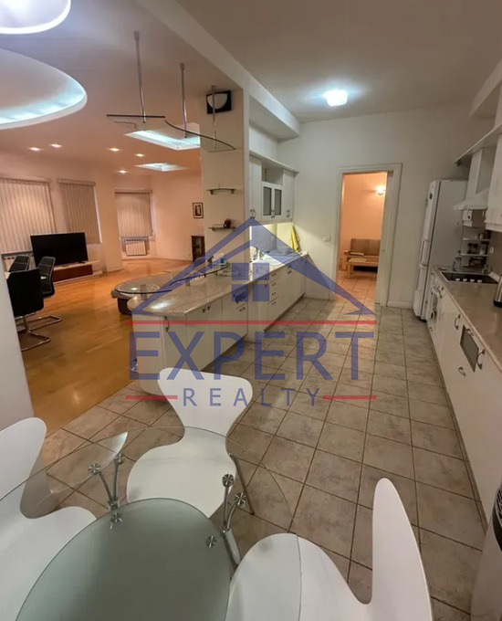 ԿԵՆՏՐՈՆ, ՀՅՈՒՍԻՍԱՅԻՆ ՊՈՂՈՏԱ, 3 ՍԵՆՅԱԿ