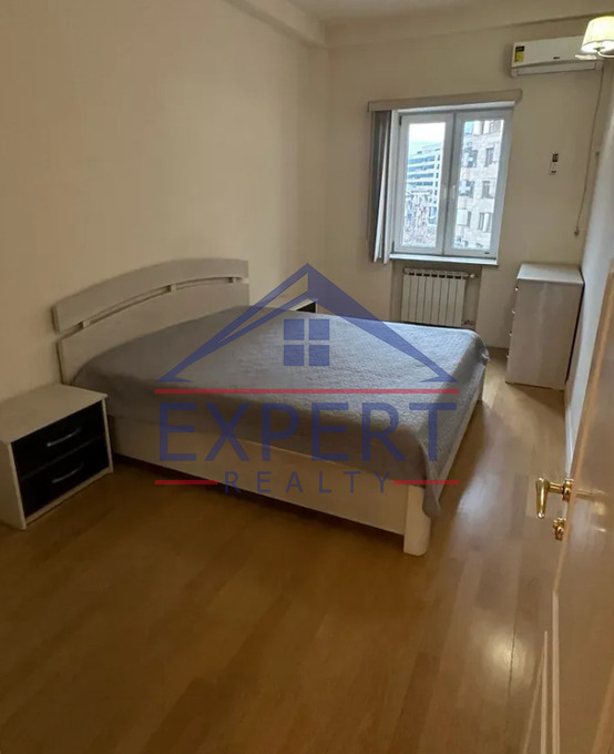 ԿԵՆՏՐՈՆ, ՀՅՈՒՍԻՍԱՅԻՆ ՊՈՂՈՏԱ, 3 ՍԵՆՅԱԿ