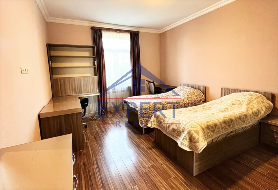 ԱՐԱԲԿԻՐ, ԿՈՄԻՏԱՍԻ ՊՈՂՈՏԱ, 4 ՍԵՆՅԱԿ