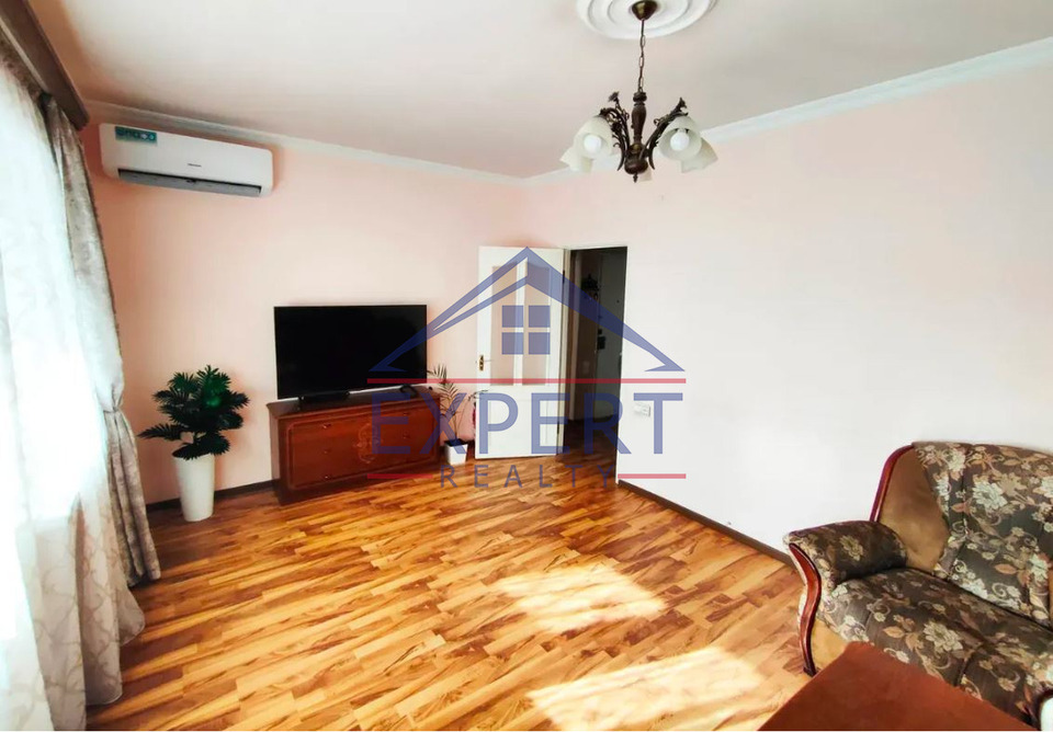 ԿԵՆՏՐՈՆ ԵՐՎԱՆԴ ՔՈՉԱՐ, 3 ՍԵՆՅԱԿ