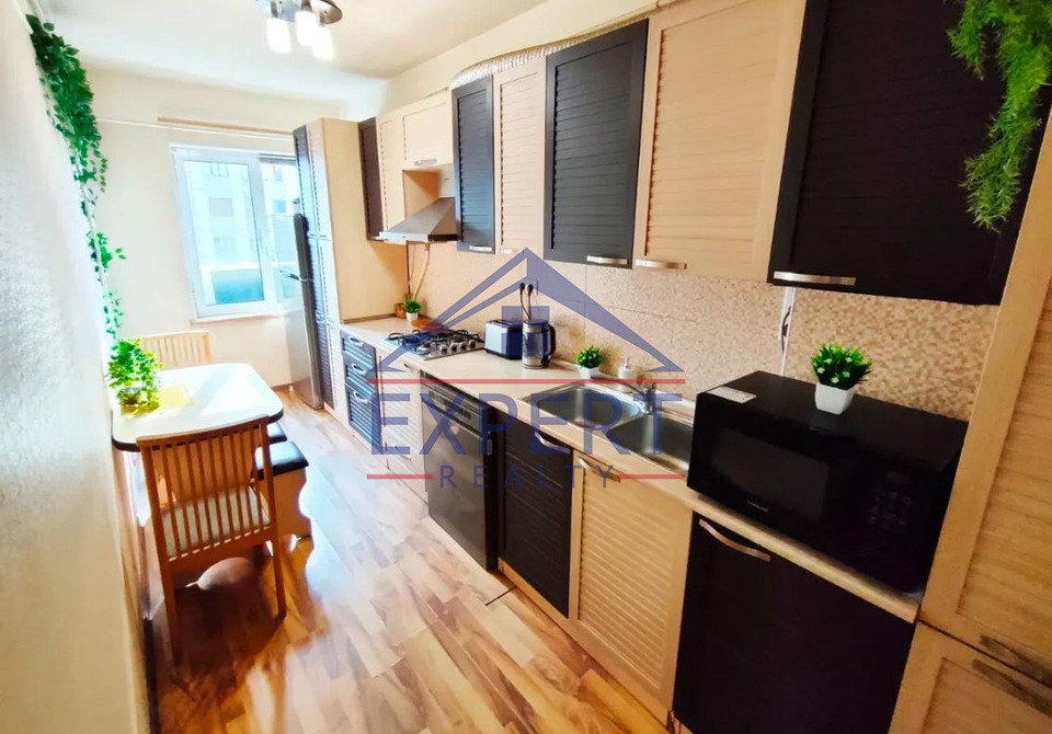 ԿԵՆՏՐՈՆ ԵՐՎԱՆԴ ՔՈՉԱՐ, 3 ՍԵՆՅԱԿ