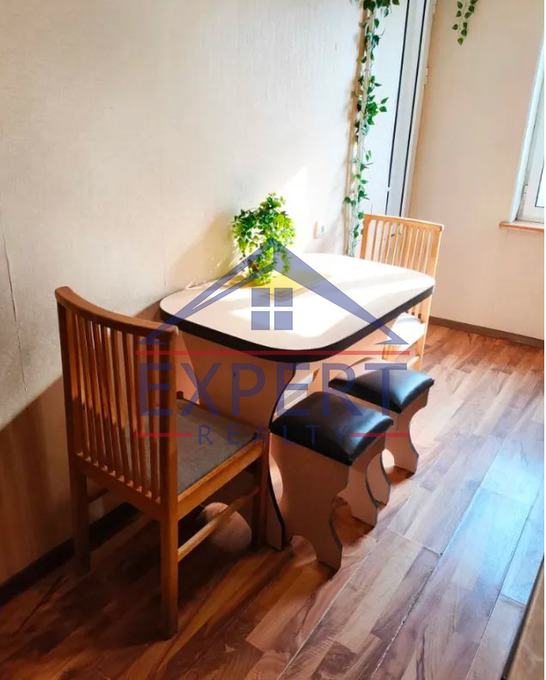 ԿԵՆՏՐՈՆ ԵՐՎԱՆԴ ՔՈՉԱՐ, 3 ՍԵՆՅԱԿ