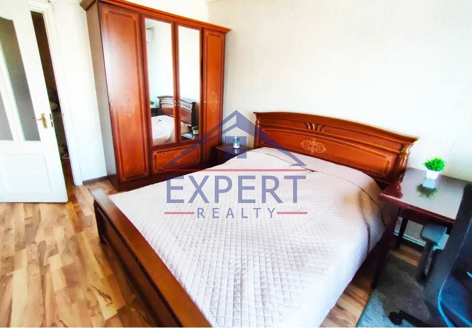 ԿԵՆՏՐՈՆ ԵՐՎԱՆԴ ՔՈՉԱՐ, 3 ՍԵՆՅԱԿ