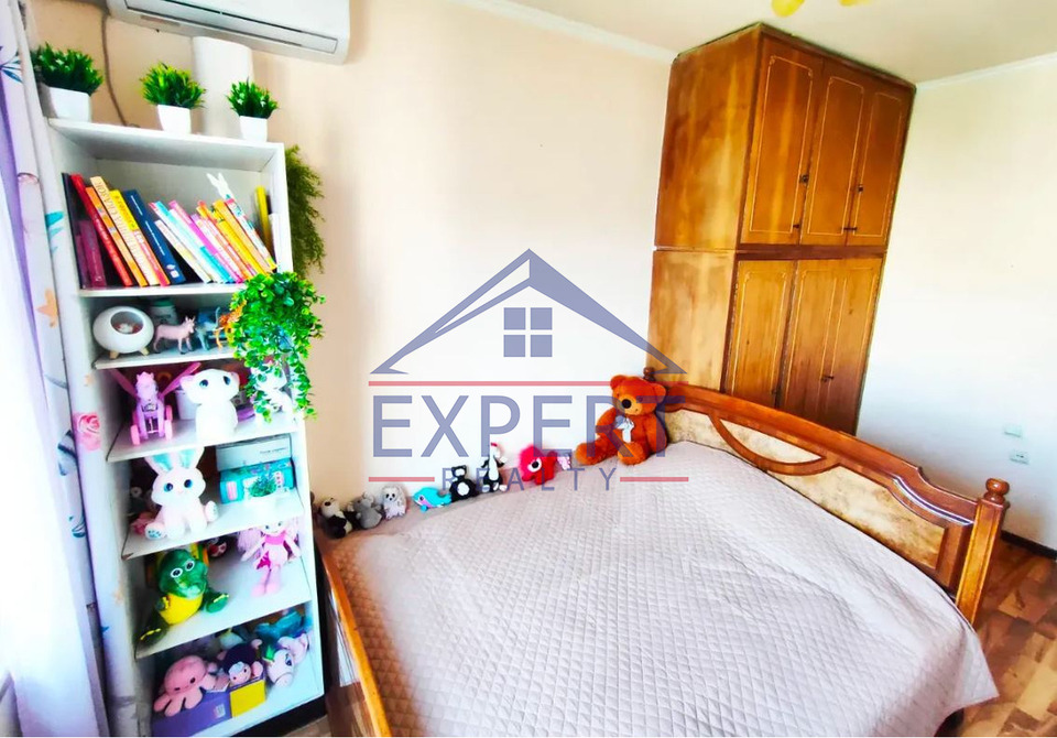 ԿԵՆՏՐՈՆ ԵՐՎԱՆԴ ՔՈՉԱՐ, 3 ՍԵՆՅԱԿ