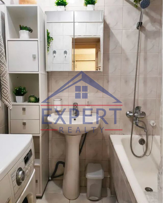 ԿԵՆՏՐՈՆ ԵՐՎԱՆԴ ՔՈՉԱՐ, 3 ՍԵՆՅԱԿ