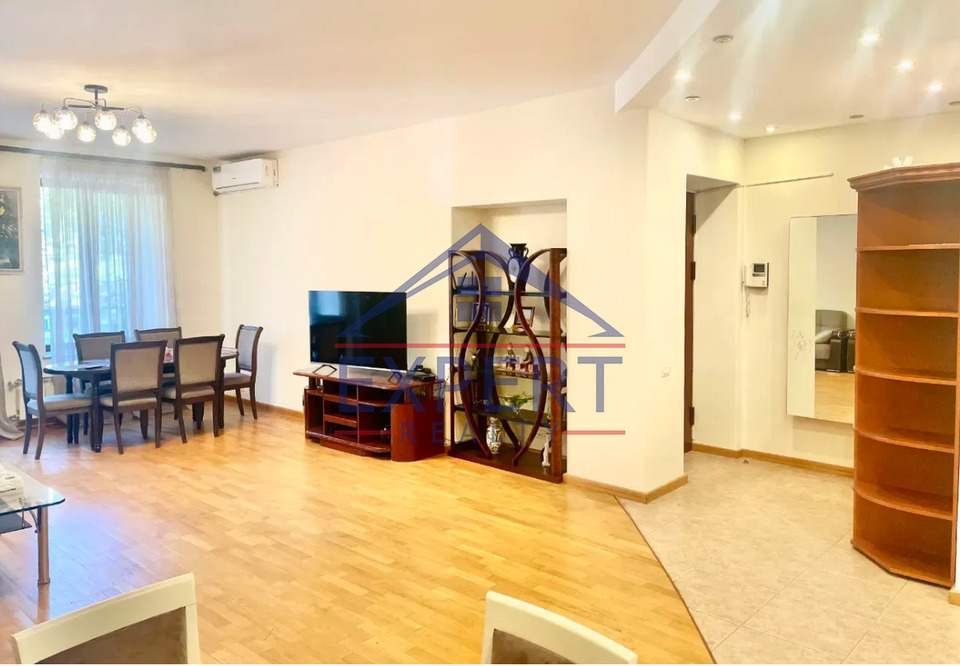 ԿԵՆՏՐՈՆ, ՄԱՇՏՈՑԻ ՊՈՂՈՏԱ, 3 ՍԵՆՅԱԿ