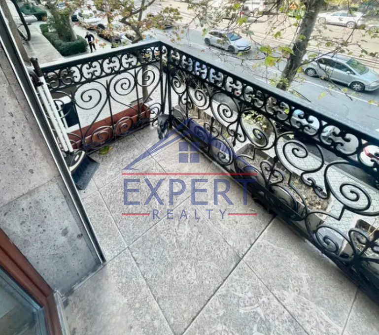 ԿԵՆՏՐՈՆ, ՄԱՇՏՈՑԻ ՊՈՂՈՏԱ, 3 ՍԵՆՅԱԿ