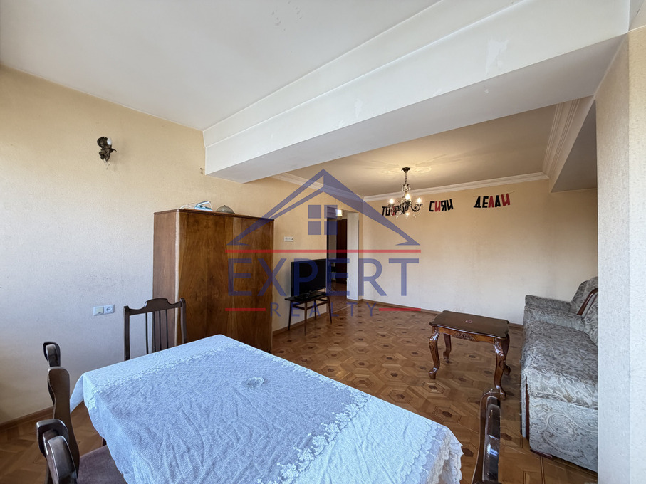 ԿԵՆՏՐՈՆ, ՊԱՐՈՆՅԱՆ ՓՈՂՈՑ, 3 ՍԵՆՅԱԿ