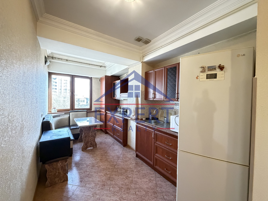 ԿԵՆՏՐՈՆ, ՊԱՐՈՆՅԱՆ ՓՈՂՈՑ, 3 ՍԵՆՅԱԿ