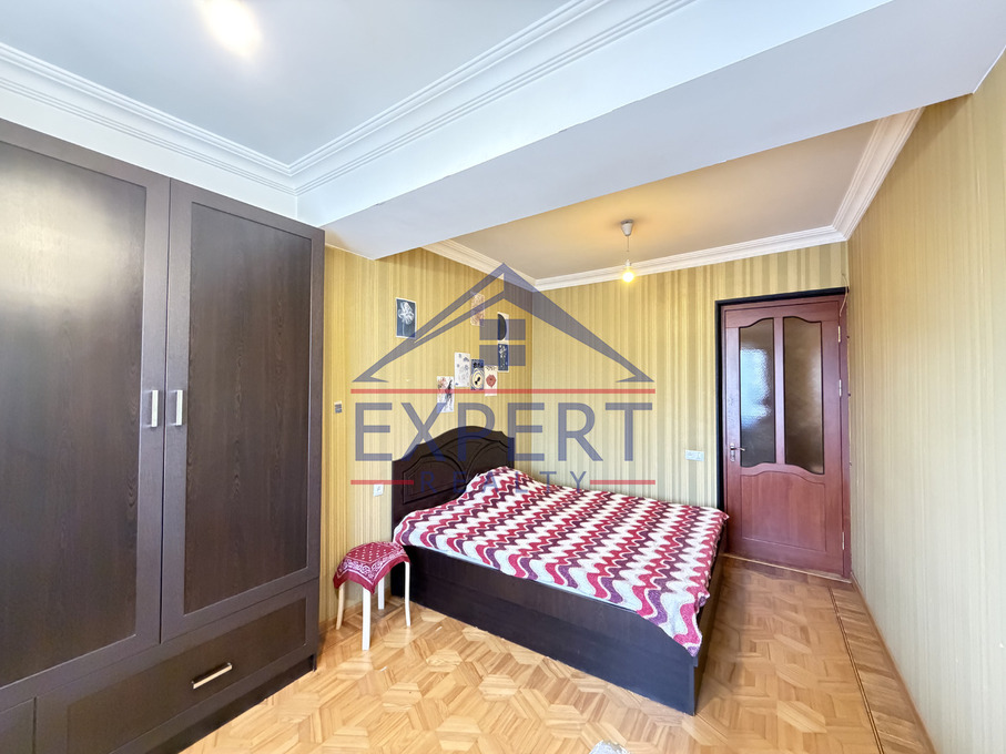 ԿԵՆՏՐՈՆ, ՊԱՐՈՆՅԱՆ ՓՈՂՈՑ, 3 ՍԵՆՅԱԿ