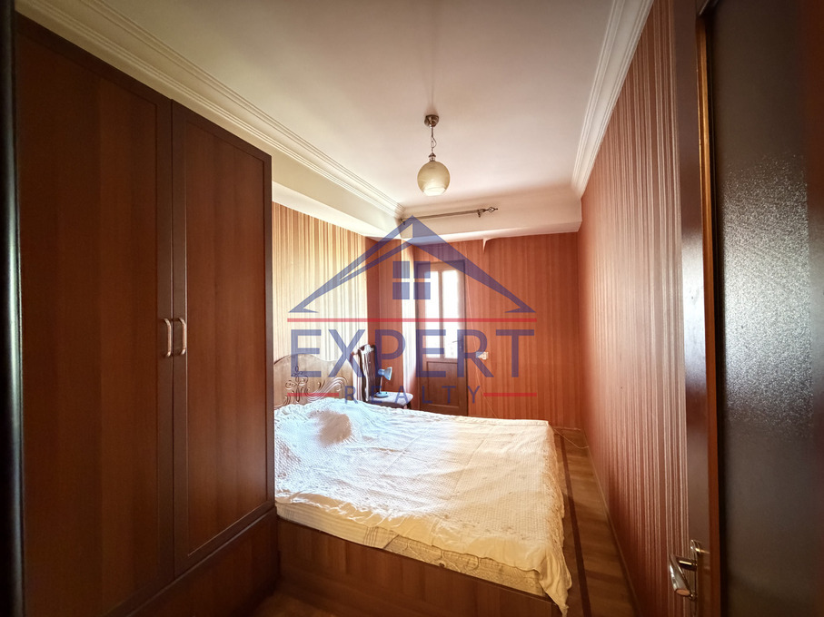 ԿԵՆՏՐՈՆ, ՊԱՐՈՆՅԱՆ ՓՈՂՈՑ, 3 ՍԵՆՅԱԿ