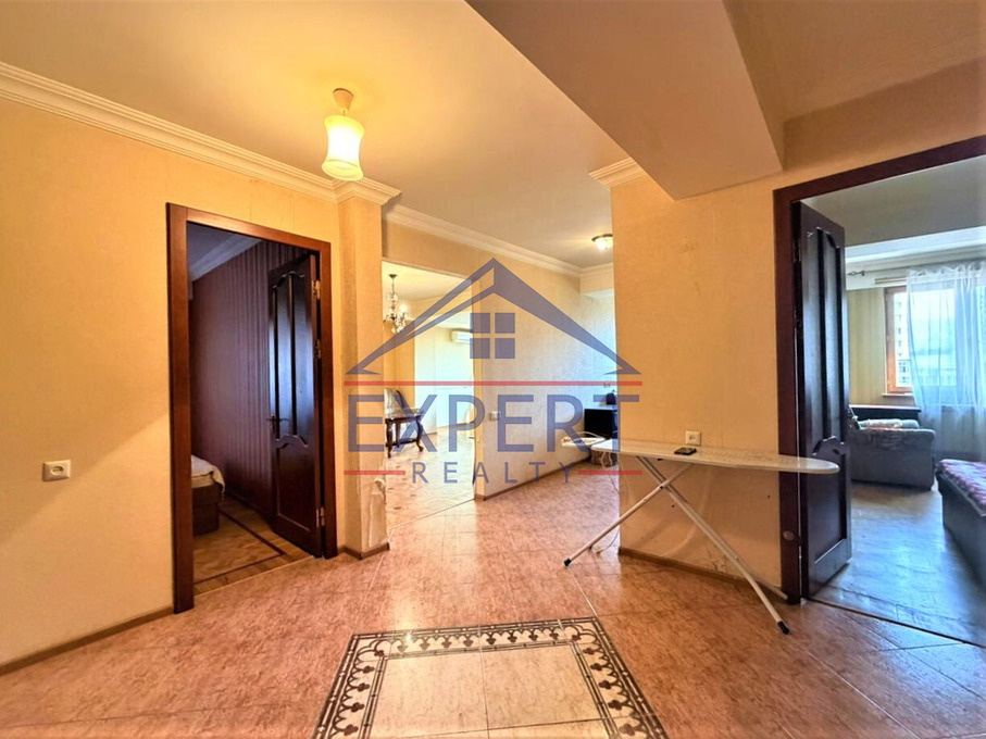 ԿԵՆՏՐՈՆ, ՊԱՐՈՆՅԱՆ ՓՈՂՈՑ, 3 ՍԵՆՅԱԿ