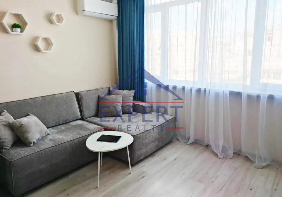 ԿԵՆՏՐՈՆ ԵՐՎԱՆԴ ՔՈՉԱՐ, 1 ՍԵՆՅԱԿ