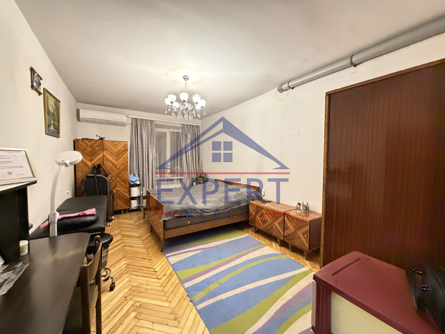 ԷՐԵԲՈՒՆԻ, ՆՈՐ ԱՐԵՇ, 4 ՍԵՆՅԱԿ