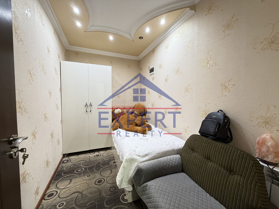 ԷՐԵԲՈՒՆԻ, ՆՈՐ ԱՐԵՇ, 4 ՍԵՆՅԱԿ