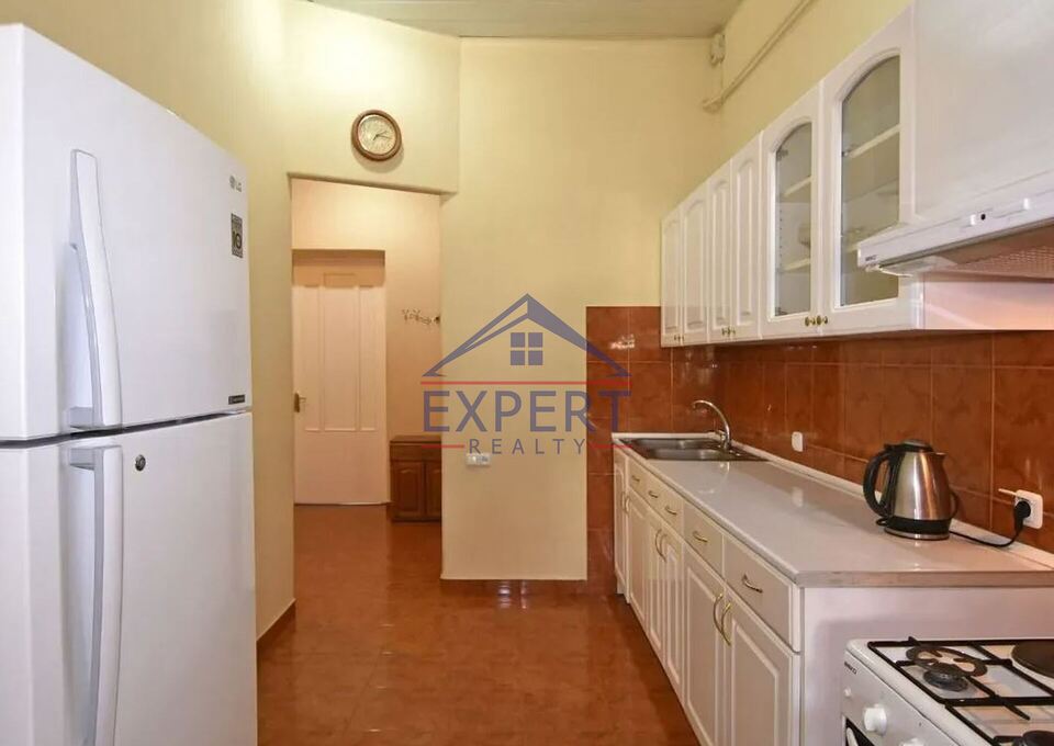 ԿԵՆՏՐՈՆ, ՏՊԱԳՐԻՉՆԵՐԻ ՓՈՂՈՑ, 3 ՍԵՆՅԱԿ