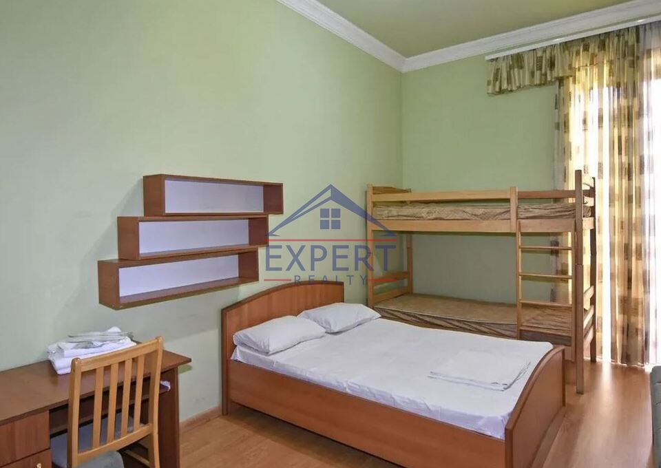 ԿԵՆՏՐՈՆ, ՏՊԱԳՐԻՉՆԵՐԻ ՓՈՂՈՑ, 3 ՍԵՆՅԱԿ