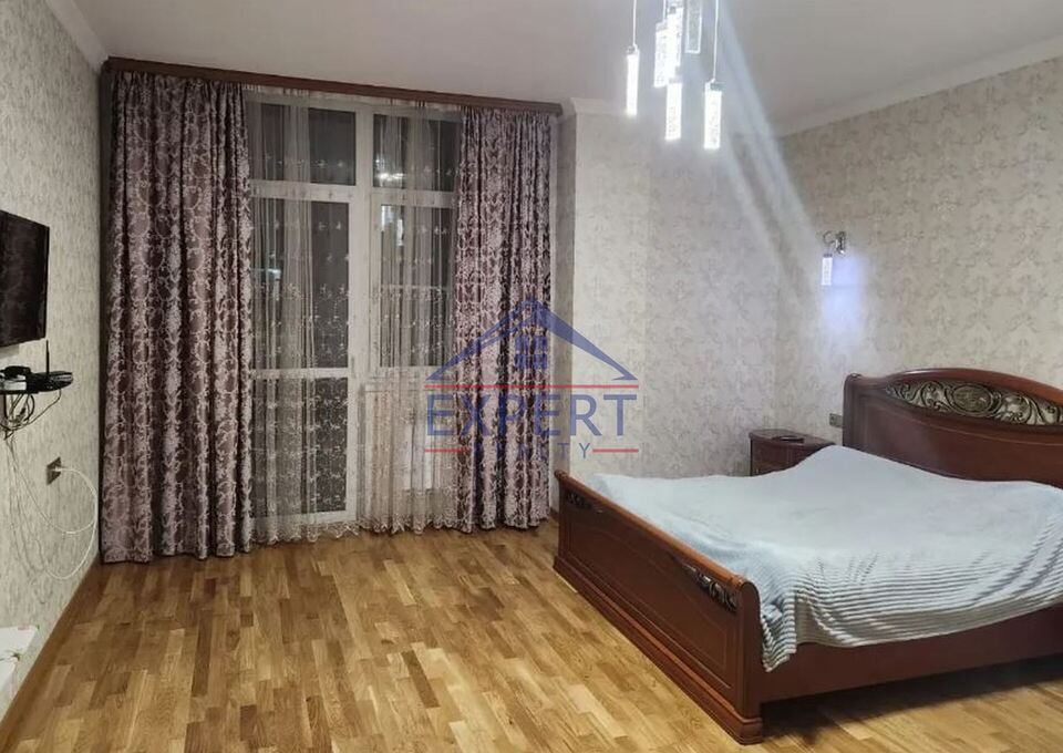 ԿԵՆՏՐՈՆ ՌՈՍՏՈՄԻ ՓՈՂՈՑ, 3 ՍԵՆՅԱԿ