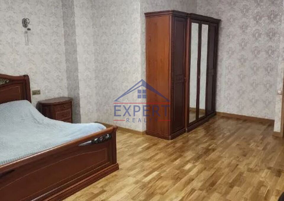 ԿԵՆՏՐՈՆ ՌՈՍՏՈՄԻ ՓՈՂՈՑ, 3 ՍԵՆՅԱԿ