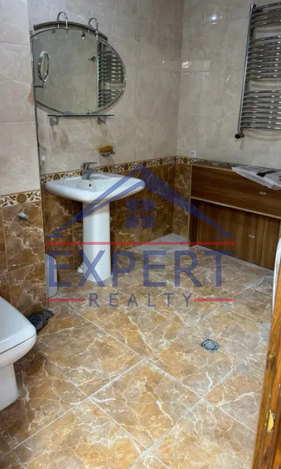 ԱՐԱԲԿԻՐ, ԿՈՄԻՏԱՍԻ ՊՈՂՈՏԱ, 3 ՍԵՆՅԱԿ