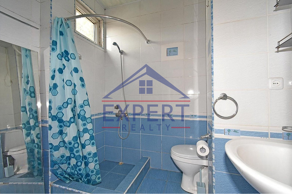 ԿԵՆՏՐՈՆ, ԱՂԱՅԱՆ ՓՈՂՈՑ, 3 ՍԵՆՅԱԿ