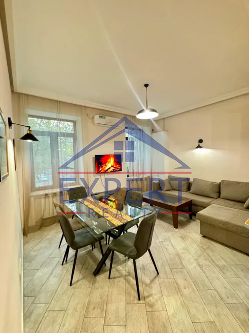 ԿԵՆՏՐՈՆ, ՄԱՇՏՈՑԻ ՊՈՂՈՏԱ, 3 ՍԵՆՅԱԿ