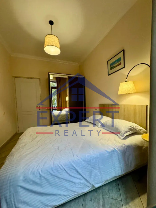 ԿԵՆՏՐՈՆ, ՄԱՇՏՈՑԻ ՊՈՂՈՏԱ, 3 ՍԵՆՅԱԿ