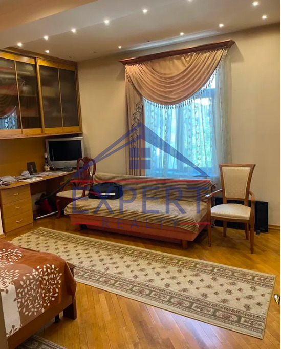 ԱՐԱԲԿԻՐ, ԿՈՄԻՏԱՍԻ ՊՈՂՈՏԱ, 3 ՍԵՆՅԱԿ