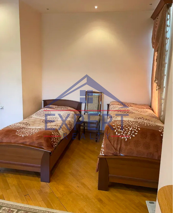 ԱՐԱԲԿԻՐ, ԿՈՄԻՏԱՍԻ ՊՈՂՈՏԱ, 3 ՍԵՆՅԱԿ