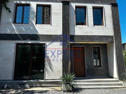 ՔԱՆԱՔԵՌ ԶԵՅԹՈՒՆ, ԹԲԻԼԻՍՅԱՆ ԽՃՈՒՂԻ, 4 ՍԵՆՅԱԿ