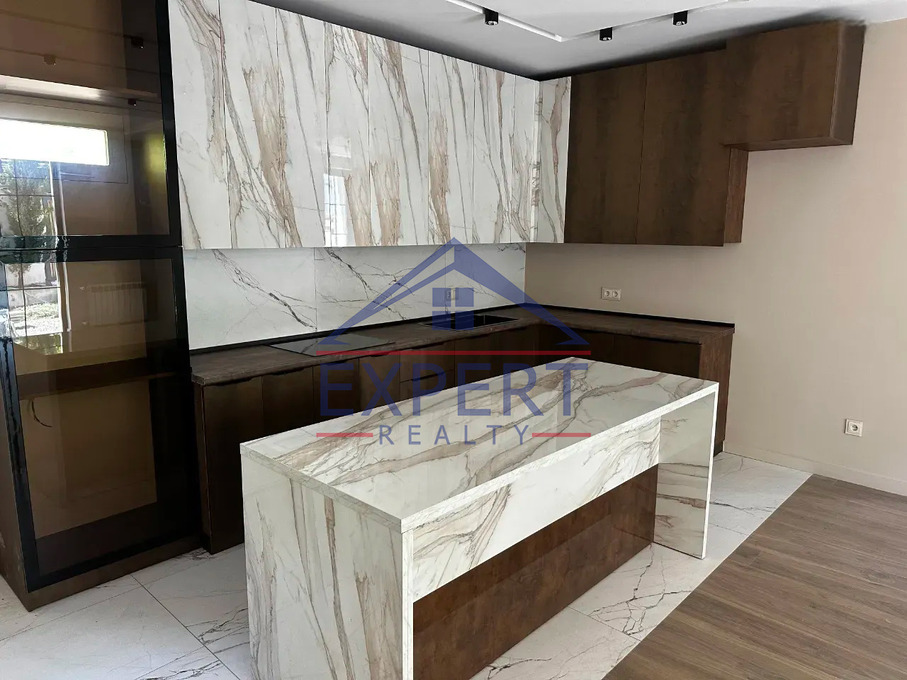 ՔԱՆԱՔԵՌ ԶԵՅԹՈՒՆ, ԹԲԻԼԻՍՅԱՆ ԽՃՈՒՂԻ, 4 ՍԵՆՅԱԿ