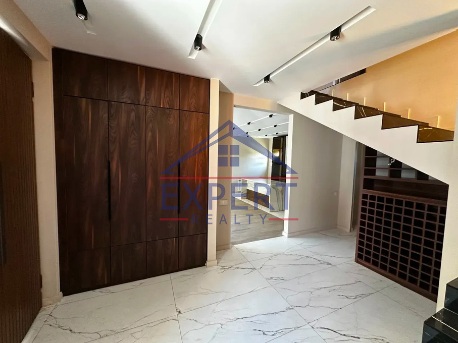 ՔԱՆԱՔԵՌ ԶԵՅԹՈՒՆ, ԹԲԻԼԻՍՅԱՆ ԽՃՈՒՂԻ, 4 ՍԵՆՅԱԿ