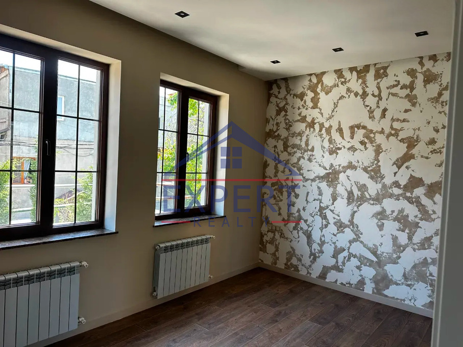 ՔԱՆԱՔԵՌ ԶԵՅԹՈՒՆ, ԹԲԻԼԻՍՅԱՆ ԽՃՈՒՂԻ, 4 ՍԵՆՅԱԿ