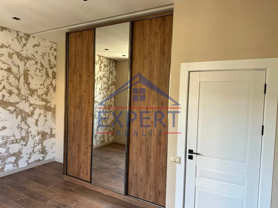 ՔԱՆԱՔԵՌ ԶԵՅԹՈՒՆ, ԹԲԻԼԻՍՅԱՆ ԽՃՈՒՂԻ, 4 ՍԵՆՅԱԿ