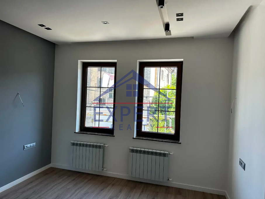 ՔԱՆԱՔԵՌ ԶԵՅԹՈՒՆ, ԹԲԻԼԻՍՅԱՆ ԽՃՈՒՂԻ, 4 ՍԵՆՅԱԿ