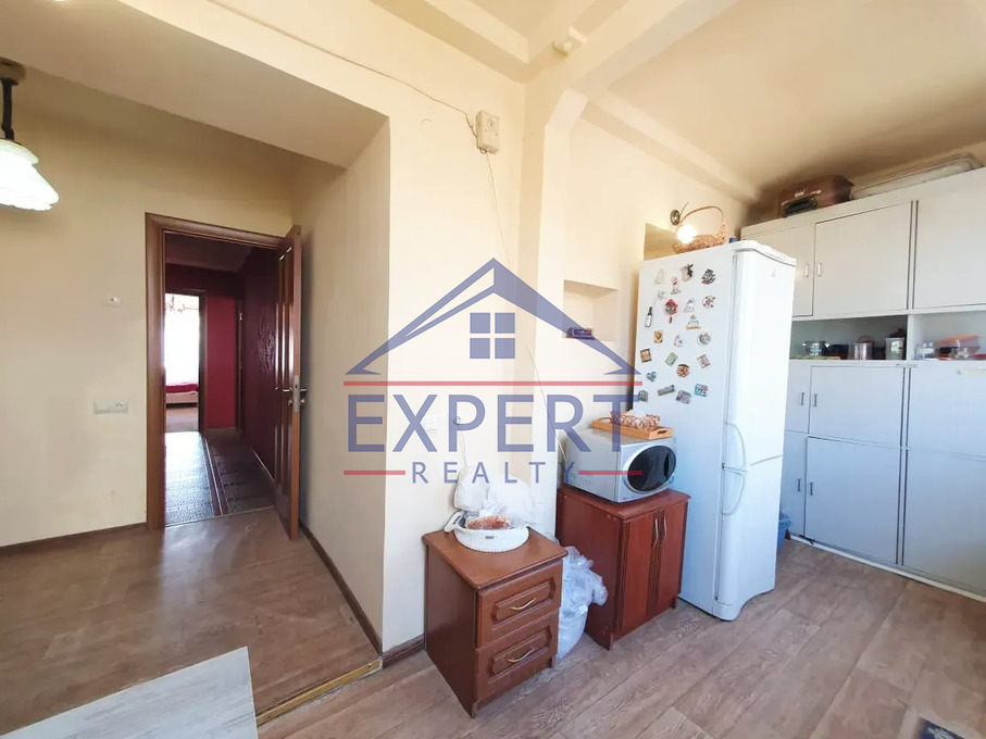 ԱՐԱԲԿԻՐ, ԿՈՄԻՏԱՍԻ ՊՈՂՈՏԱ, 3 ՍԵՆՅԱԿ