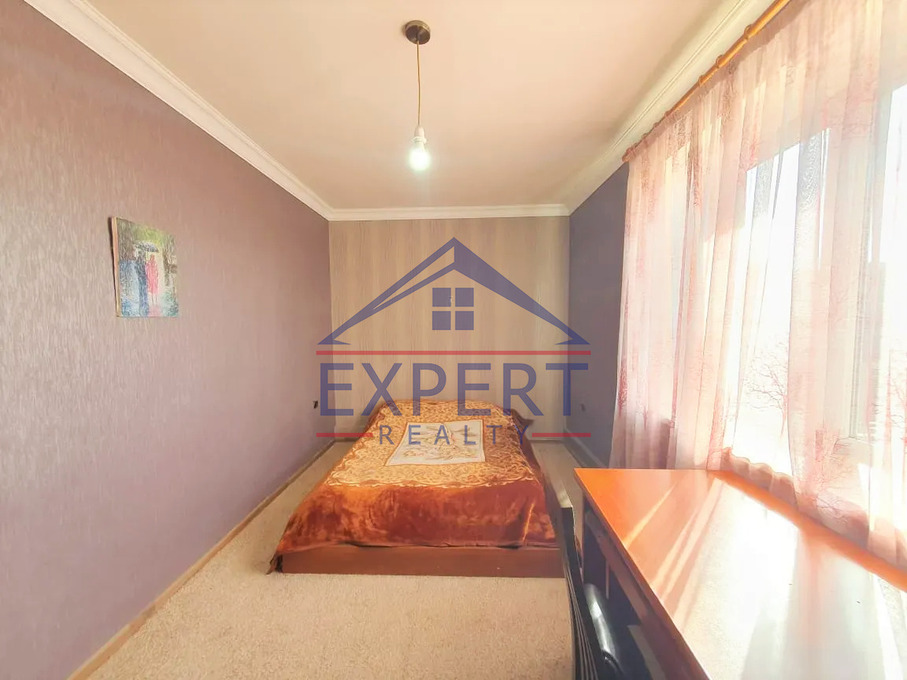 ԱՐԱԲԿԻՐ, ԿՈՄԻՏԱՍԻ ՊՈՂՈՏԱ, 3 ՍԵՆՅԱԿ