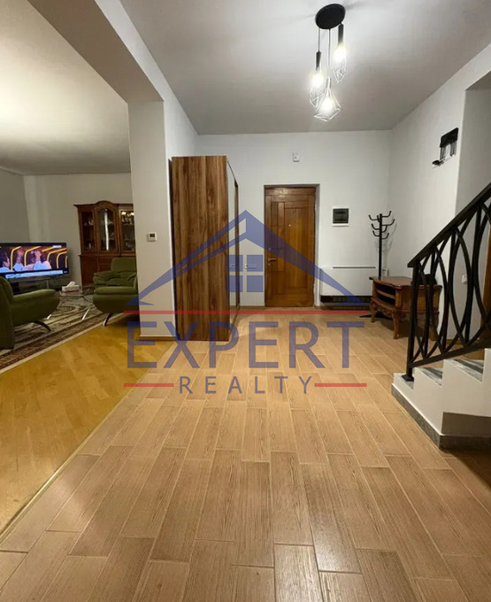 ԿԵՆՏՐՈՆ, ԱԼԵՔ ՄԱՆՈՒԿՅԱՆ ՓՈՂՈՑ, 7 ՍԵՆՅԱԿ