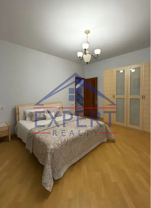 ԿԵՆՏՐՈՆ, ԱԼԵՔ ՄԱՆՈՒԿՅԱՆ ՓՈՂՈՑ, 7 ՍԵՆՅԱԿ