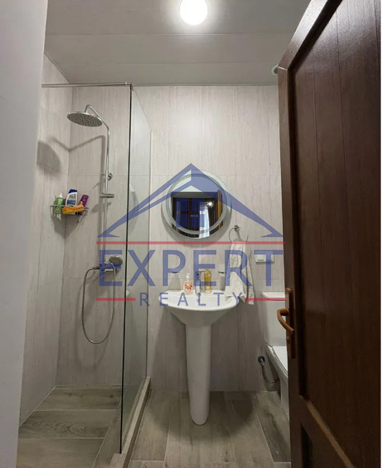 ԿԵՆՏՐՈՆ, ԱԼԵՔ ՄԱՆՈՒԿՅԱՆ ՓՈՂՈՑ, 7 ՍԵՆՅԱԿ