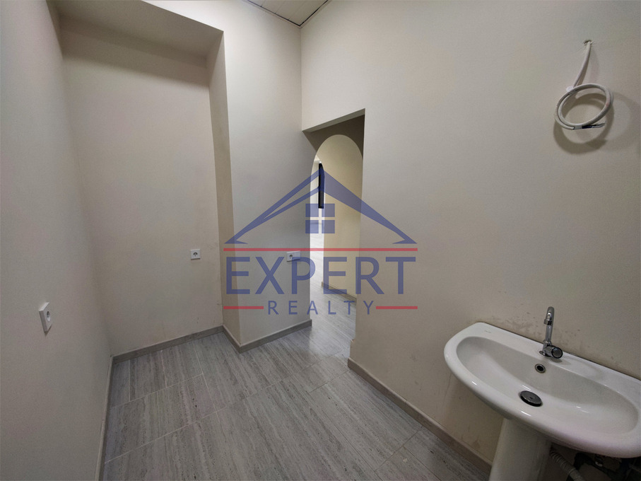 ԿԵՆՏՐՈՆ, ՊԱՐՈՆՅԱՆ, 70 ՔՄ