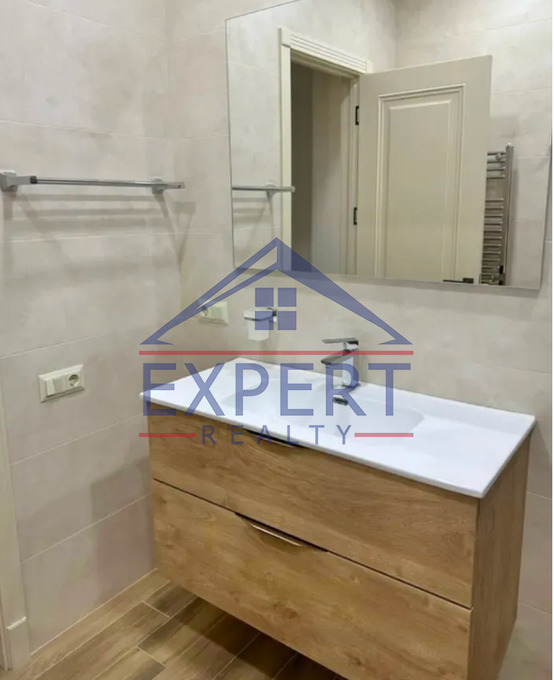 ԿԵՆՏՐՈՆ, ՊԱՐՈՆՅԱՆ ՓՈՂՈՑ, 3 ՍԵՆՅԱԿ