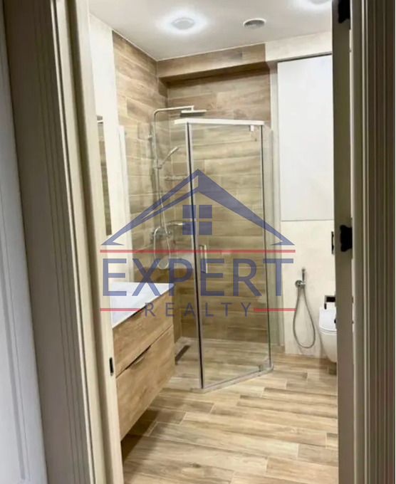 ԿԵՆՏՐՈՆ, ՊԱՐՈՆՅԱՆ ՓՈՂՈՑ, 3 ՍԵՆՅԱԿ