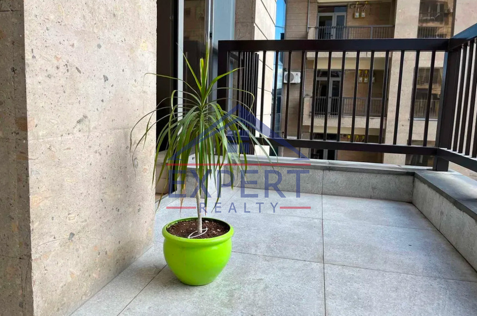 ԿԵՆՏՐՈՆ, ՊԱՐՈՆՅԱՆ ՓՈՂՈՑ, 3 ՍԵՆՅԱԿ