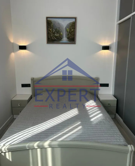 ԿԵՆՏՐՈՆ, ԿՈՐՅՈՒՆ ՓՈՂՈՑ, 3 ՍԵՆՅԱԿ