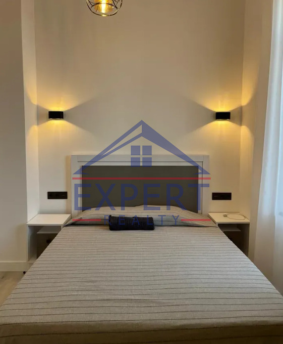 ԿԵՆՏՐՈՆ, ԿՈՐՅՈՒՆ ՓՈՂՈՑ, 3 ՍԵՆՅԱԿ