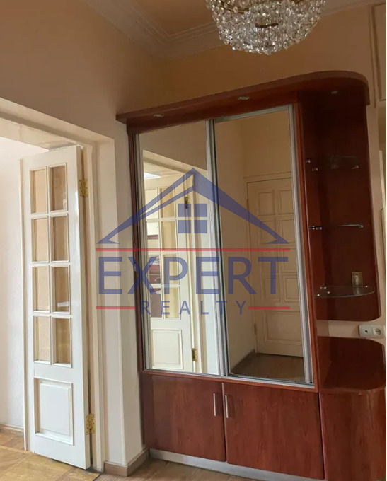 ԿԵՆՏՐՈՆ, ԽԱՆՋՅԱՆ ՓՈՂՈՑ, 3 ՍԵՆՅԱԿ