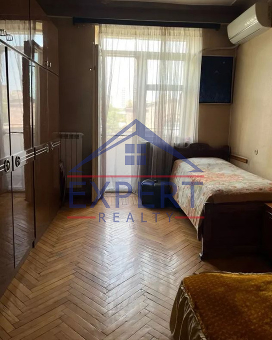 ԱՐԱԲԿԻՐ, ԿՈՄԻՏԱՍԻ ՊՈՂՈՏԱ, 3 ՍԵՆՅԱԿ