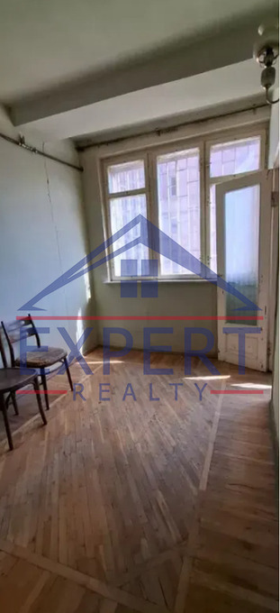 ԱՐԱԲԿԻՐ, ՎԻԿՏՈՐ ՀԱՄԲԱՐՁՈՒՄՅԱՆ, 3 ՍԵՆՅԱԿ