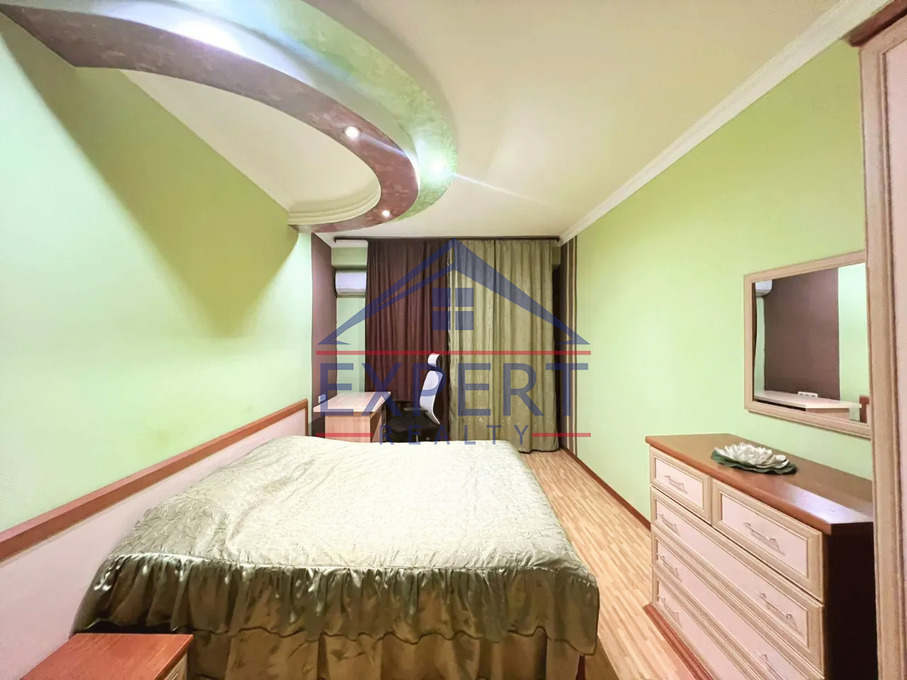 ԿԵՆՏՐՈՆ, ՆԱԼԲԱՆԴՅԱՆ ՓՈՂՈՑ, 4 ՍԵՆՅԱԿ